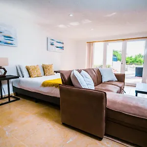 Lovely Downtown Ocean Front Apartment Oranjestad